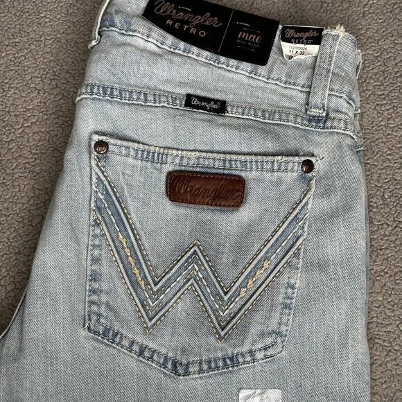Wrangler Jeans Womens 11x31 Light Wash Retro Mae Mid-Rise Bootcut Stretch Denim - Picture 1 of 15